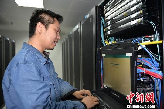 新疆独山子石化软件工程师叶东:当个“码农”也“疯狂”