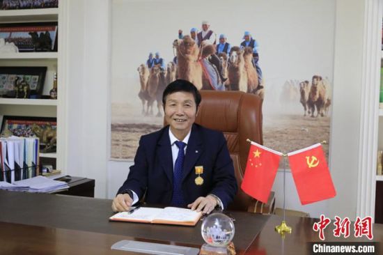 骆驼董事长_骆驼祥子手抄报