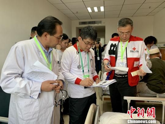 上海医生飞赴乌鲁木齐救治29名阿富汗先心病患儿