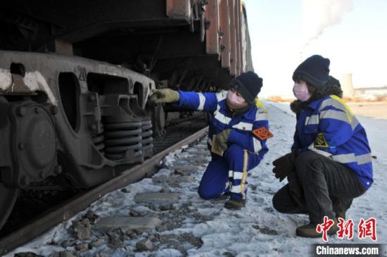 “金花”守国门：“汗水，是我们最好的化妆品”